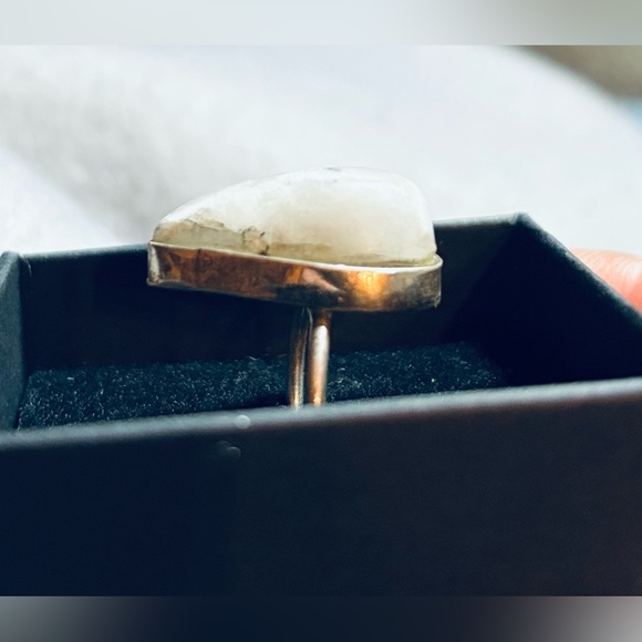 White stone ring Size 7 - Picture 3 of 3
